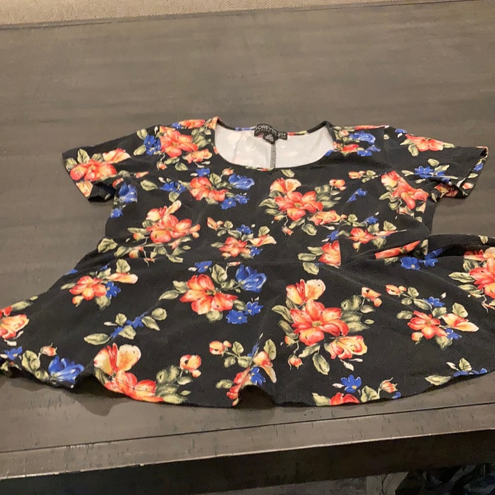 Forever 21 plus size 2 black/floral design shirt